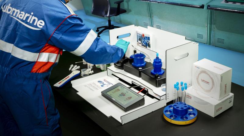 Marine Lubricant Engineer using LubInsight Neo kit onboard