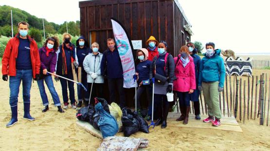 Caption (from left to right): Etienne, Hélène, Mariane, Nikolaos, Dominique, Benjamin (Rivage Propre), Lisa, Serge, Roodline, Cathy, Laurène, Sandrine. Beach CleanUp Day 2020 - Lubmarine team.
