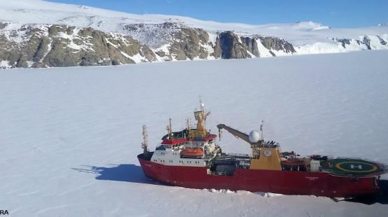 ©PNRA Bird eyes view of the icebreaker Laura Bassi vessel