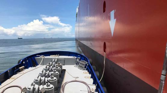 ©TotalEnergies Barge delivering lubricant alongside a cargo vessel